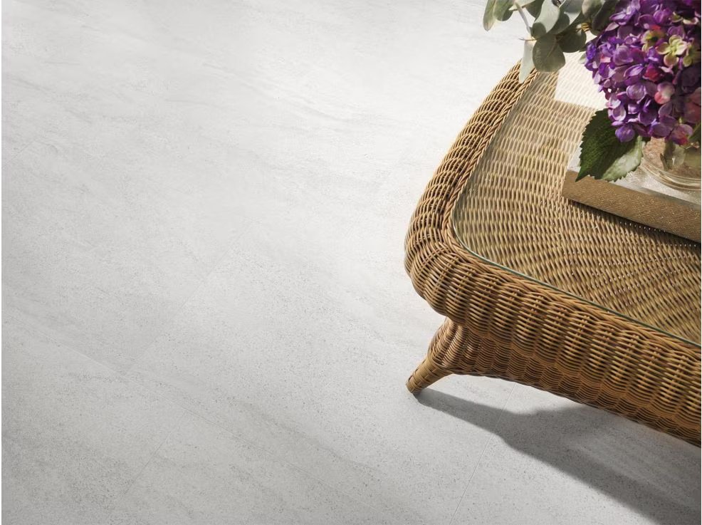 Madagascar Blanco (44.3 x 44.3cm)