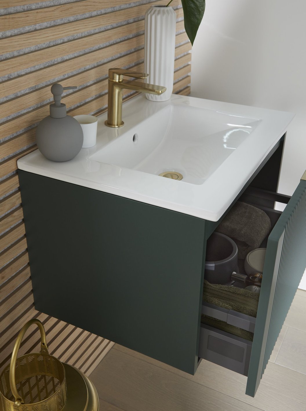 Tyndrum 600 Wall Hung Vanity Unit with Ceramic Basin