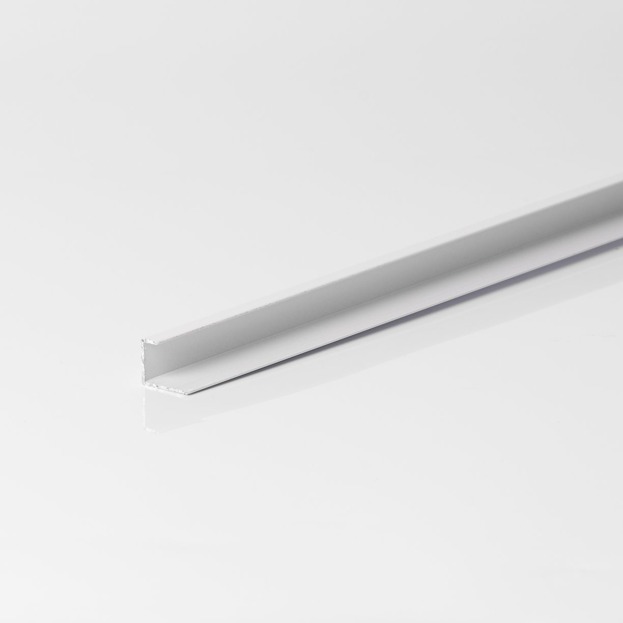 10mm White Metal End U 2.4m