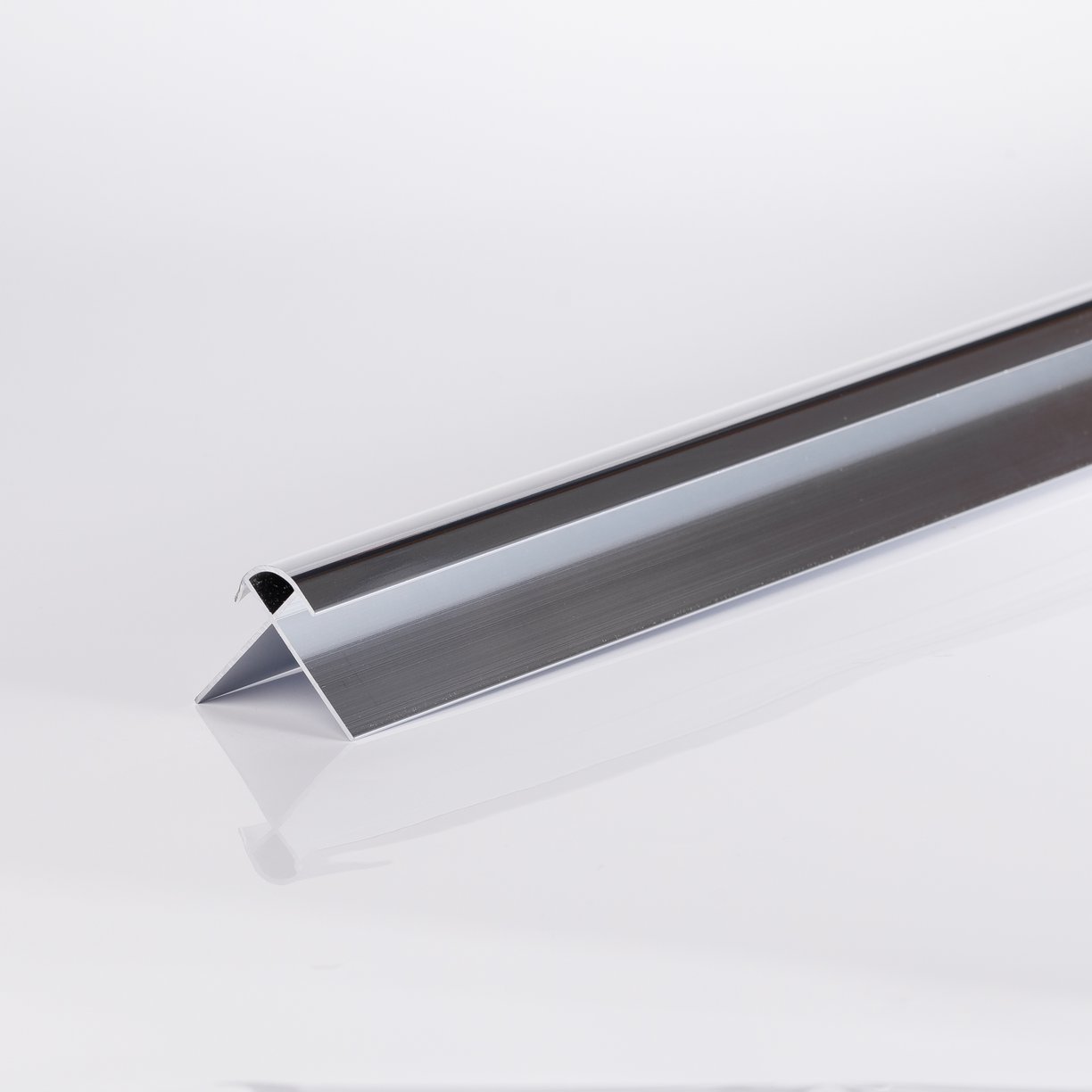 8mm Sil Metal External Corner 2.7m