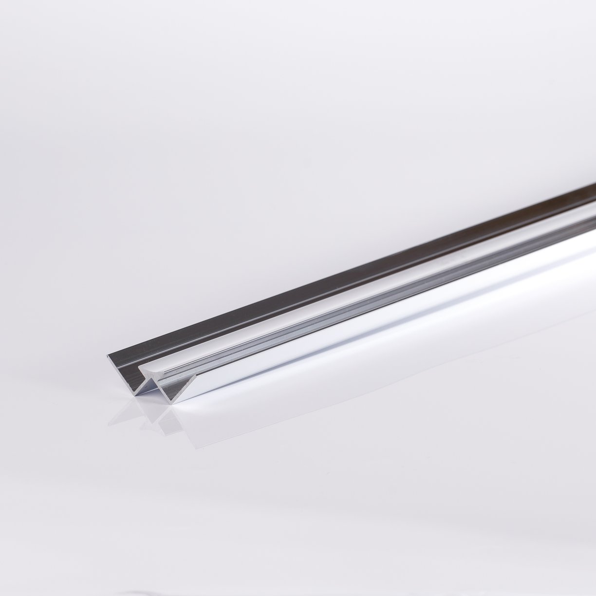 8mm Sil Metal Internal Corner 2.7m