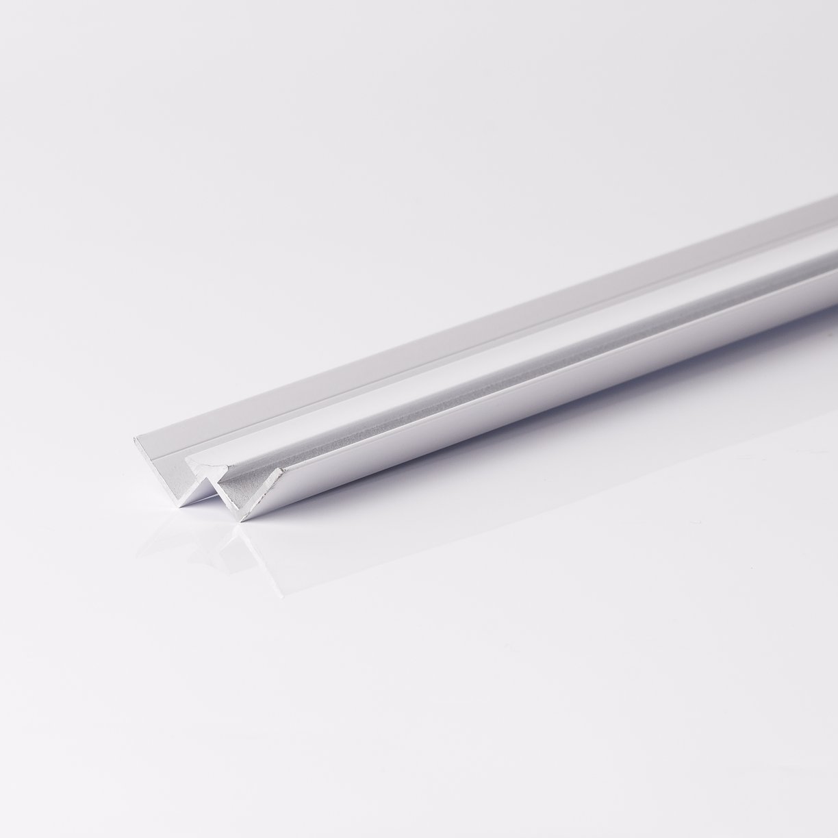 8mm White Metal Internal Corner 2.7m