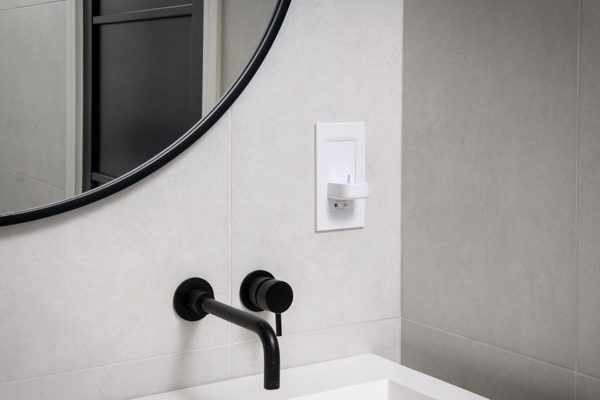 In-Wall Electric Toothbrush Charger and Shaver Combo - White