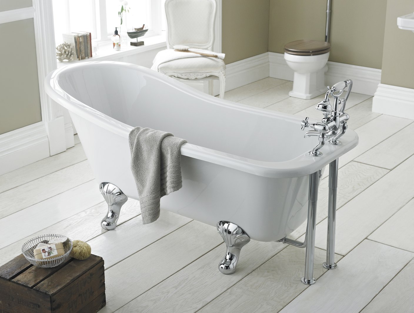 1500 Slipper Free Standing Bath - White