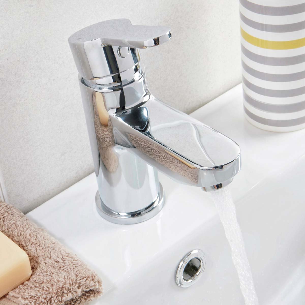 Mono Basin Mixer with Push Waste